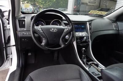 2013 Hyundai SONATA Limited - Photo 14 - Newark, NJ 07104