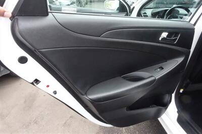 2013 Hyundai SONATA Limited - Photo 13 - Newark, NJ 07104