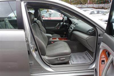 2011 Toyota Camry XLE   - Photo 14 - Newark, NJ 07104