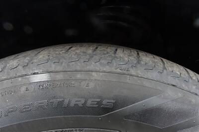 2011 Toyota Camry XLE   - Photo 22 - Newark, NJ 07104