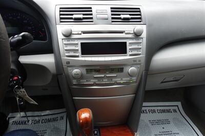 2011 Toyota Camry XLE   - Photo 18 - Newark, NJ 07104