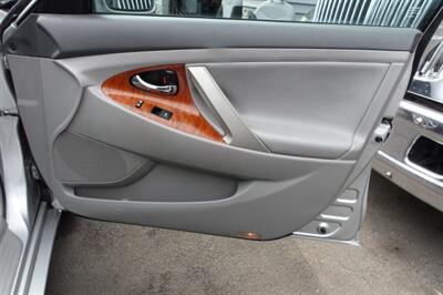 2011 Toyota Camry XLE   - Photo 15 - Newark, NJ 07104