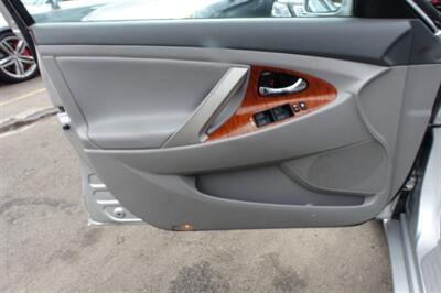 2011 Toyota Camry XLE   - Photo 10 - Newark, NJ 07104