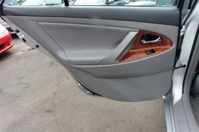 2011 Toyota Camry XLE   - Photo 12 - Newark, NJ 07104