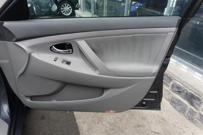 2011 Toyota Camry LE - Photo 15 - Newark, NJ 07104