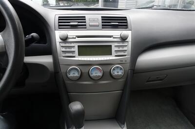 2011 Toyota Camry LE - Photo 18 - Newark, NJ 07104