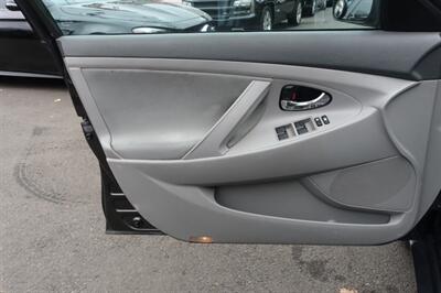 2011 Toyota Camry LE - Photo 10 - Newark, NJ 07104