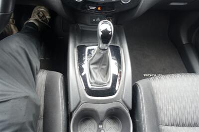 2019 Nissan Rogue SV   - Photo 20 - Newark, NJ 07104