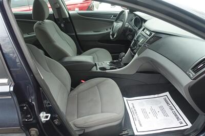2013 Hyundai SONATA GLS - Photo 16 - Newark, NJ 07104