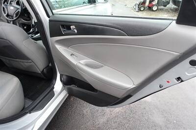 2013 Hyundai SONATA GLS   - Photo 18 - Newark, NJ 07104