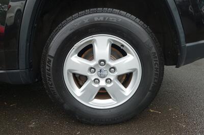 2013 Jeep Grand Cherokee Laredo - Photo 24 - Newark, NJ 07104