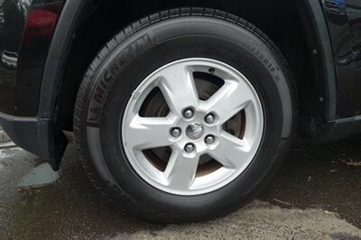 2013 Jeep Grand Cherokee Laredo - Photo 22 - Newark, NJ 07104