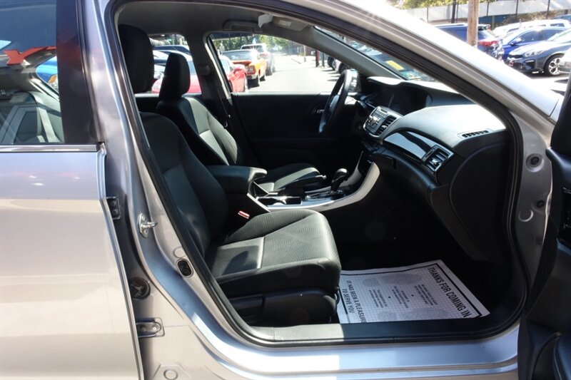 2016 Honda Accord LX photo 14