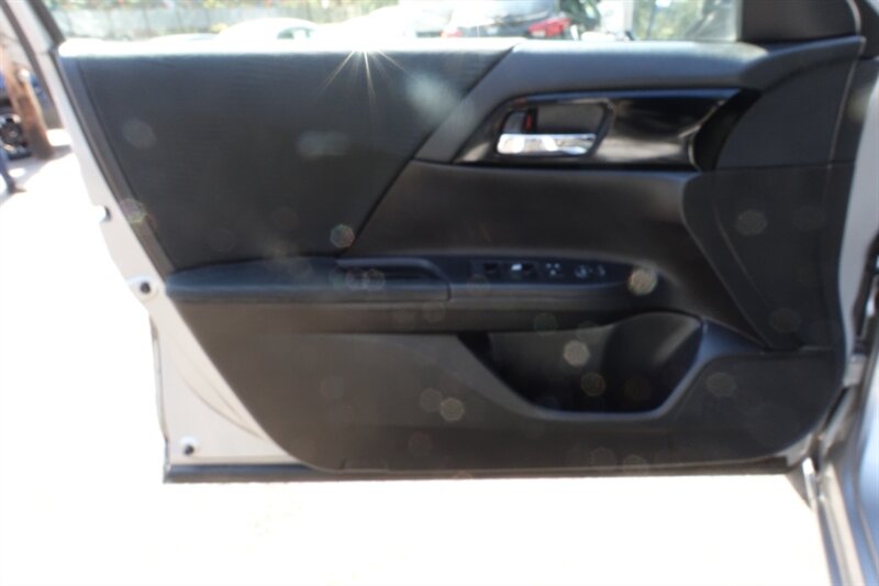 2016 Honda Accord LX photo 10