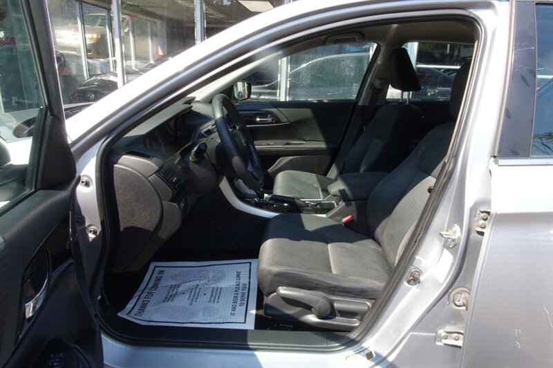 2016 Honda Accord LX photo 9