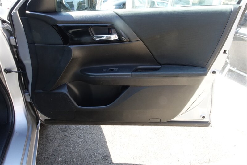 2016 Honda Accord LX photo 15