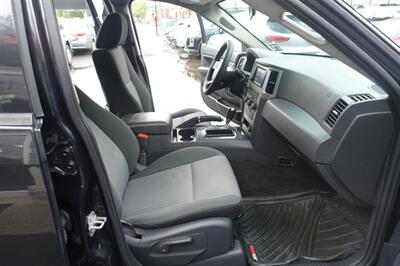 2009 Jeep Grand Cherokee Laredo - Photo 14 - Newark, NJ 07104