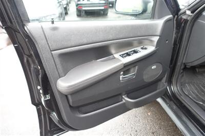 2009 Jeep Grand Cherokee Laredo - Photo 10 - Newark, NJ 07104