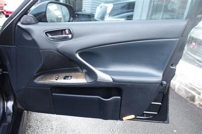 2011 Lexus IS   - Photo 16 - Newark, NJ 07104