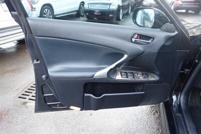 2011 Lexus IS   - Photo 10 - Newark, NJ 07104