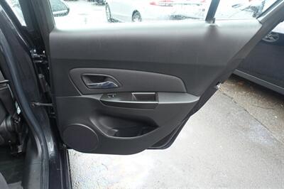 2013 Chevrolet Cruze LS Auto   - Photo 17 - Newark, NJ 07104