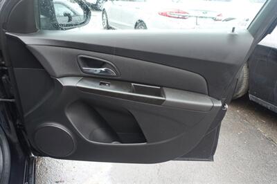 2013 Chevrolet Cruze LS Auto   - Photo 15 - Newark, NJ 07104