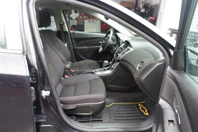 2013 Chevrolet Cruze LS Auto   - Photo 14 - Newark, NJ 07104
