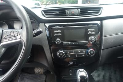 2017 Nissan Rogue S - Photo 18 - Newark, NJ 07104