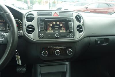 2011 Volkswagen Tiguan SE 4Motion   - Photo 14 - Newark, NJ 07104