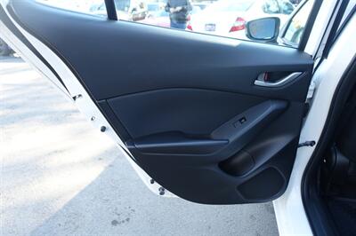 2014 Mazda Mazda3 i Touring - Photo 12 - Newark, NJ 07104