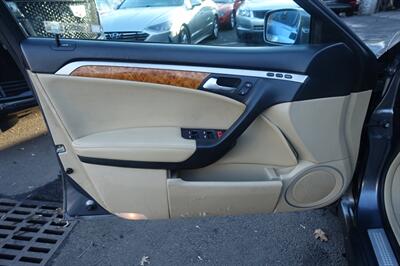 2006 Acura TL   - Photo 10 - Newark, NJ 07104