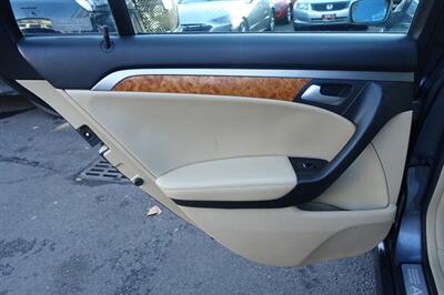 2006 Acura TL   - Photo 12 - Newark, NJ 07104