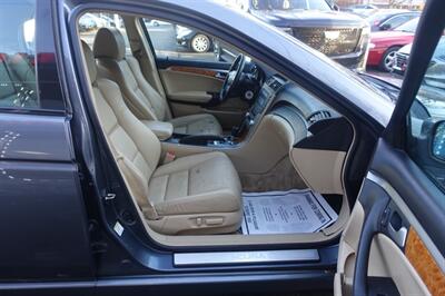 2006 Acura TL   - Photo 14 - Newark, NJ 07104