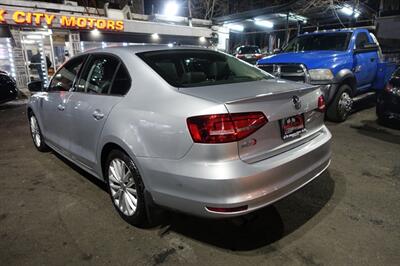 2015 Volkswagen Jetta SE   - Photo 6 - Newark, NJ 07104