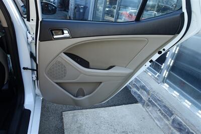 2013 Kia Optima EX   - Photo 17 - Newark, NJ 07104