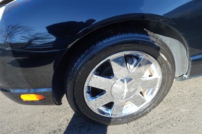 2003 Ford Thunderbird Deluxe   - Photo 11 - Newark, NJ 07104