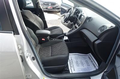 2009 Pontiac Vibe AWD   - Photo 17 - Newark, NJ 07104