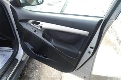 2009 Pontiac Vibe AWD   - Photo 18 - Newark, NJ 07104