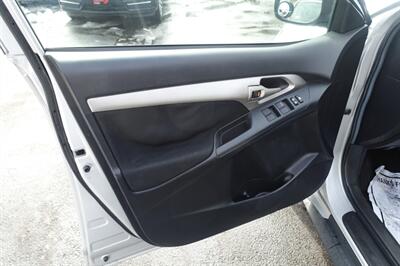 2009 Pontiac Vibe AWD   - Photo 12 - Newark, NJ 07104