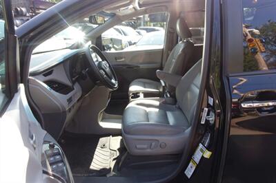 2015 Toyota Sienna XLE 8-Passenger   - Photo 9 - Newark, NJ 07104