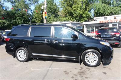 2015 Toyota Sienna XLE 8-Passenger   - Photo 4 - Newark, NJ 07104