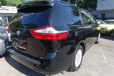 2015 Toyota Sienna XLE 8-Passenger   - Photo 8 - Newark, NJ 07104