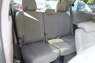 2015 Toyota Sienna XLE 8-Passenger   - Photo 17 - Newark, NJ 07104