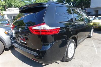 2015 Toyota Sienna XLE 8-Passenger   - Photo 6 - Newark, NJ 07104