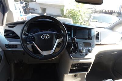 2015 Toyota Sienna XLE 8-Passenger   - Photo 13 - Newark, NJ 07104