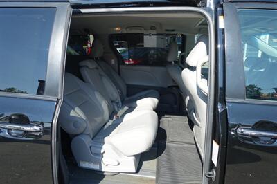 2015 Toyota Sienna XLE 8-Passenger   - Photo 16 - Newark, NJ 07104