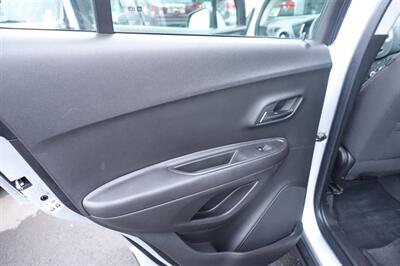 2019 Chevrolet Trax LS - Photo 16 - Newark, NJ 07104