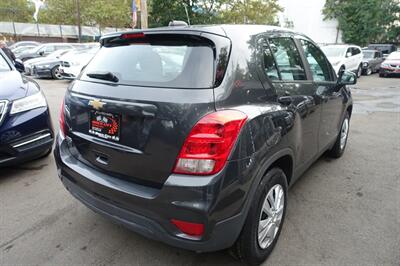 2019 Chevrolet Trax LS - Photo 8 - Newark, NJ 07104