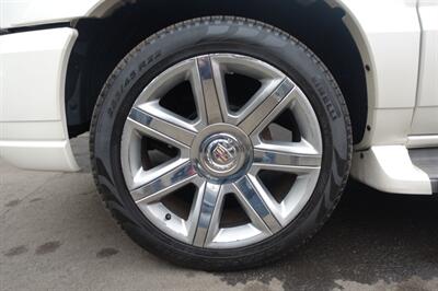 2006 Cadillac Escalade   - Photo 22 - Newark, NJ 07104