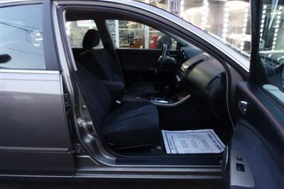 2005 Nissan Altima 2.5 S   - Photo 14 - Newark, NJ 07104